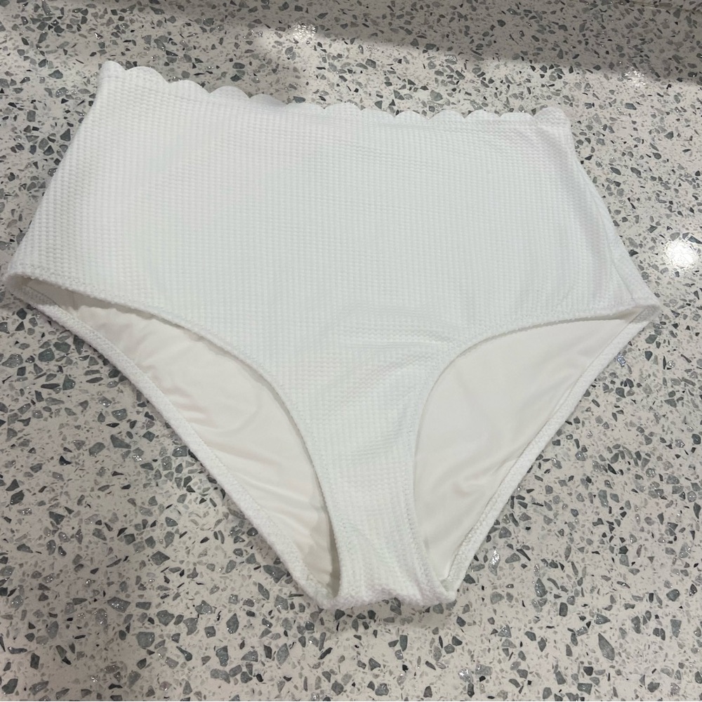 Aerie White Scalloped Bikini Bottoms. Size Large.